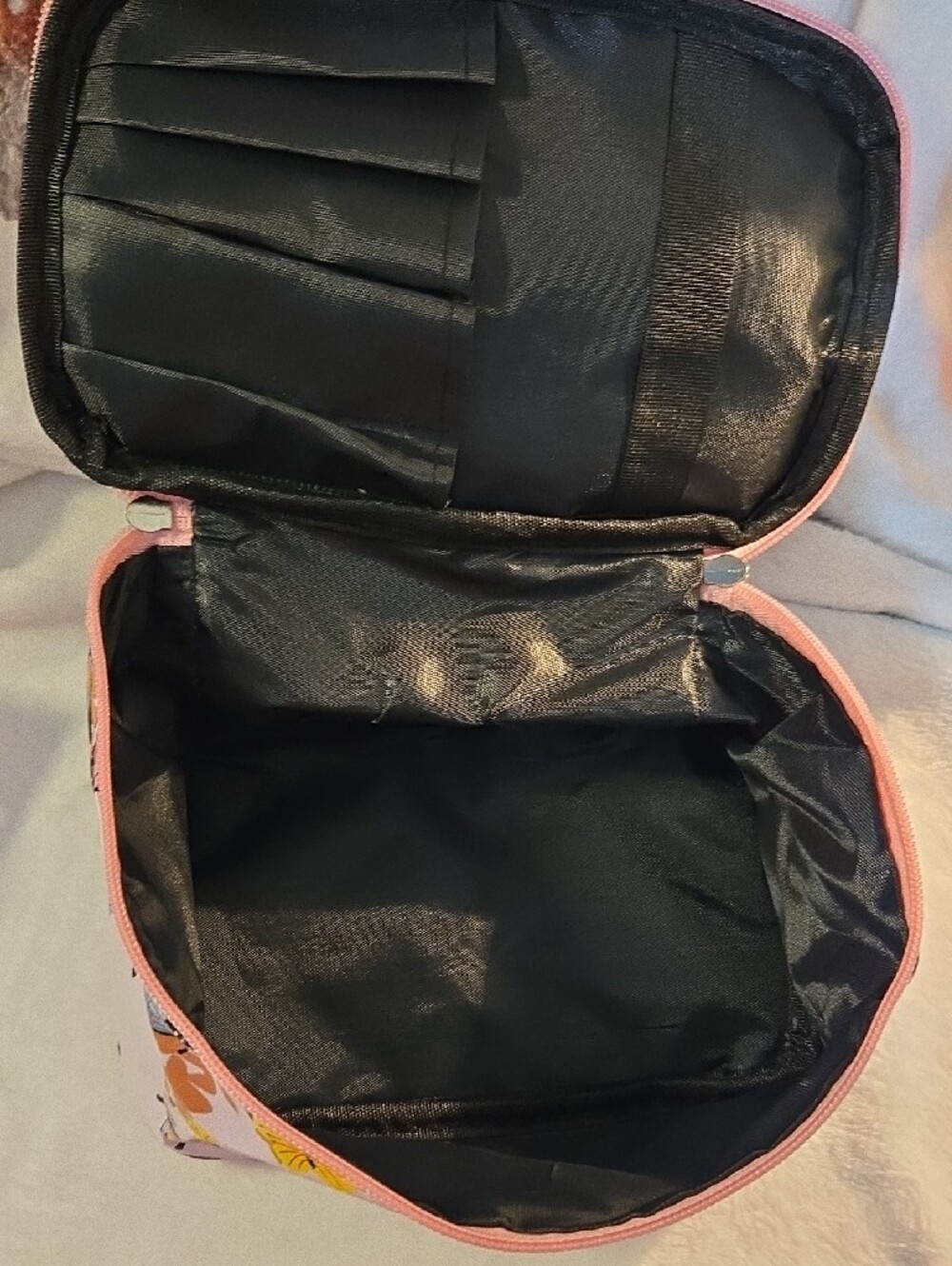 Women's Large Cosmetic Travel Case - Picture 4 of 5